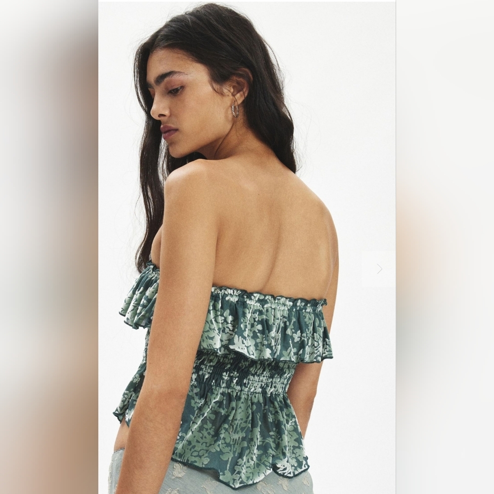 UO Kimchi Blue Clarabella Burnout Velvet Ruffle Peplum Tube Top in Green - Picture 3 of 5
